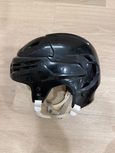 Medium Bauer Re-Akt Helmet (Used)