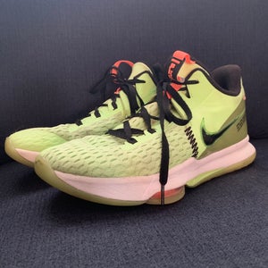 Men's Size M 12.0 (W 13.0) Nike lebron witness 6 Shoes (Used)