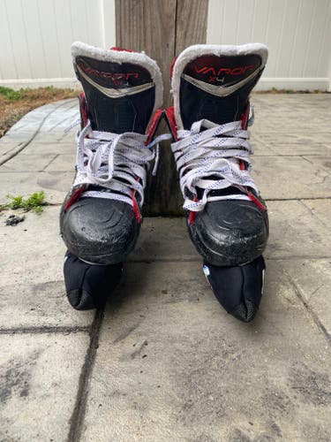 Bauer Vapor 4 Hockey Skates Regular Width Size 4.5 (Used)