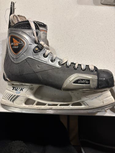 2004 CCM Tacks Vector Pro Hockey Skates Wide Width 9.5 (Used)