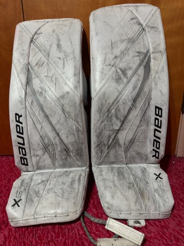 Large 2024 Bauer Vapor X5 Pro Goalie Leg Pads (Used)