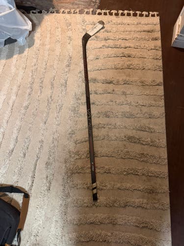 Intermediate Bauer Vapor 3X Pro Right Handed Hockey Stick P88 65 Flex (Used)