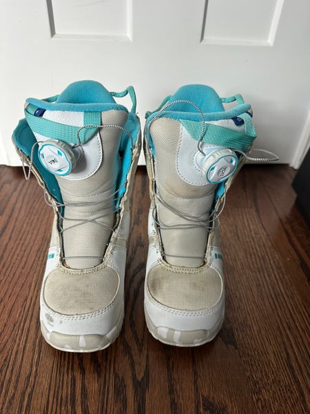 Unisex 3K (Toddler) Burton Grom Boa Snowboard Boots Adjustable Flex All Mountain (Used)