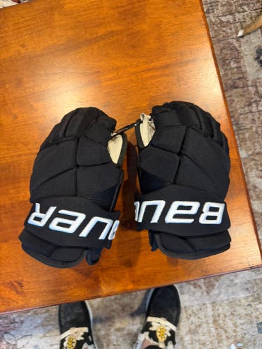 Boston bruins Mcavoy Bauer Vapor Hyperlite Gloves 13" Pro Stock (New)