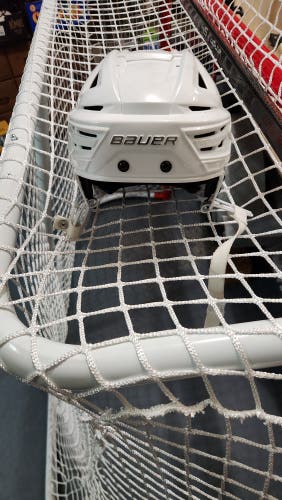 Medium Bauer Re-Akt 150 Helmet