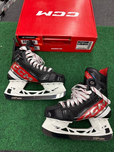 Senior CCM JetSpeed FT6 Pro Hockey Skates (Regular) Size 8 (New)