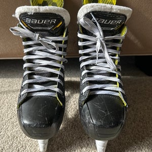 Used Junior Bauer Regular Width   Size 4.5 Supreme M3 Hockey Skates