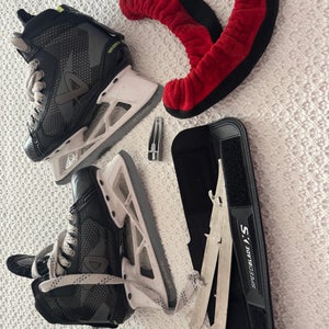 Bauer Elite Hockey Goalie Skates Size 4.5 (Used)