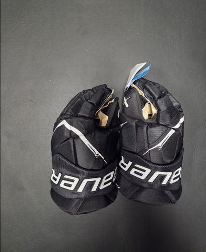 Brand New Bauer Vapor Flypro Gloves Senior 15" black/white