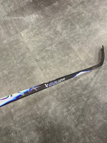 Bauer Vapor Flylite Hockey Stick | RH P28 Junior 30 Flex