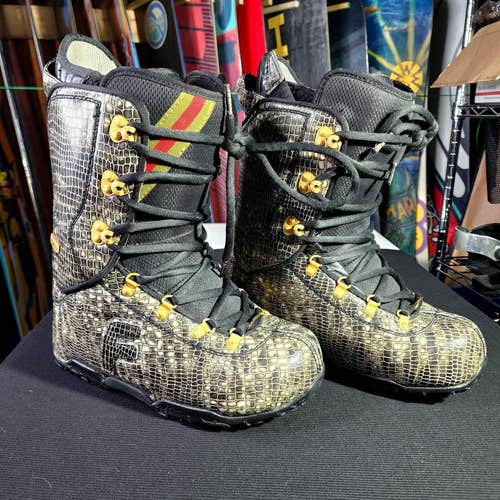 Size M 9.0 (W 10.0) Forum Snowboard Boots (Used)