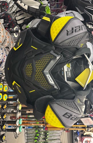 INT LG Bauer Supreme Ultrasonic (Used) Large Intermediate ice hockey Shoulder pad Pads