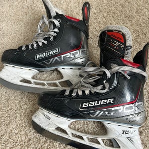 Black 2021 Bauer Vapor 3X Hockey Skates Regular Width 6.5 (Used)