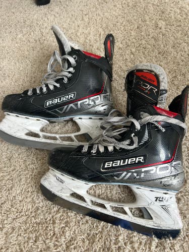 Black 2021 Bauer Vapor 3X Hockey Skates Regular Width 6.5 (Used)