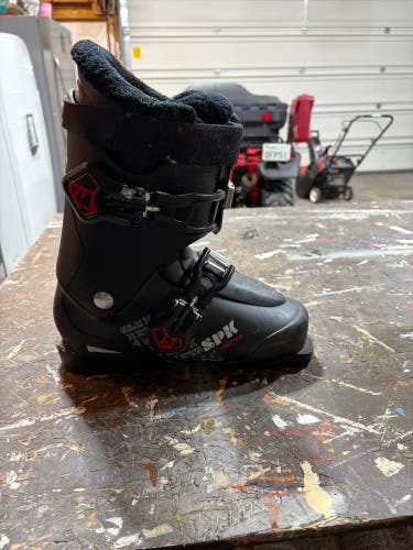 Mondo 26 & 26.5 Salomon Spk Ski Boots (Used)