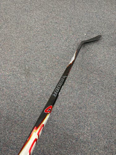 Senior Bauer Flypro Hockey Stick Right Handed P28 87 Flex (Used)