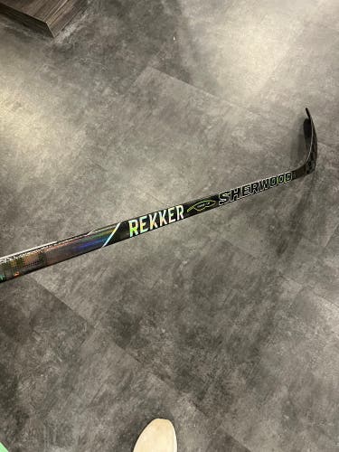 Sher-Wood Rekker Morph Pro Hockey Stick | RH PP28 Junior 30 Flex