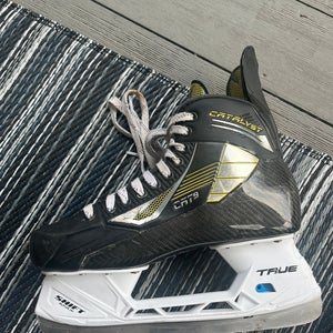 2022 True Catalyst 9 Hockey Skates Regular Width 9.5 (Used)