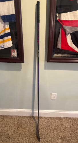 Intermediate Bauer Pulse Right Handed Hockey Stick P28 65 Flex used two weeks