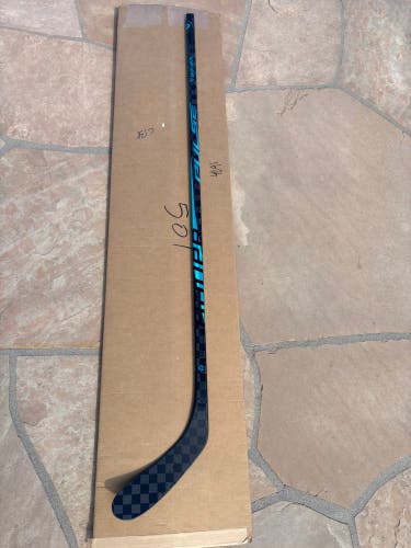 Intermediate Bauer Pulse Right Handed Hockey Stick P28 65 Flex (New)