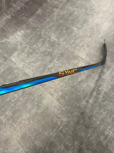 Bauer Nexus Sync Hockey Stick | RH Junior 30 Flex