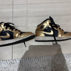 Kid's 4Y (Big Kids / Youth) Jordan Shoes (Used)