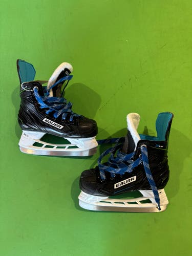 Youth Bauer XLP Hockey Skates | Size: 11Y