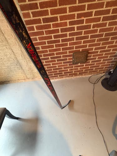 NEW Intermediate Bauer Pulse Right Handed Hockey Stick P28 65 Flex (New)