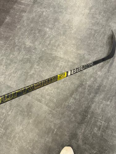 Bauer Supreme 2S Pro Hockey Stick | RH P92 Youth 35 Flex