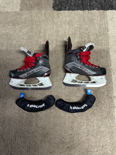 Bauer Vapor X700 Hockey Skates Size 2 (Used)