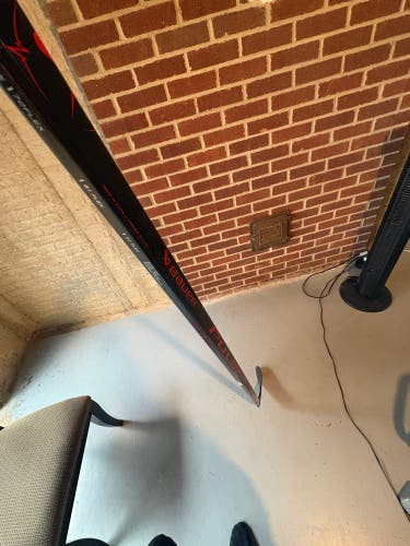 NEW Intermediate Bauer Pulse Right Handed Hockey Stick P28 65 Flex (New)