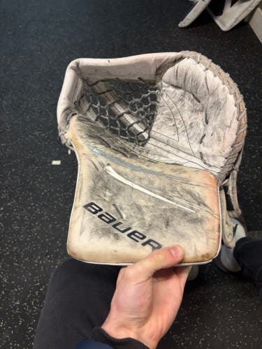 Bauer Vapor Hyperlite Gloves 14" (Used)