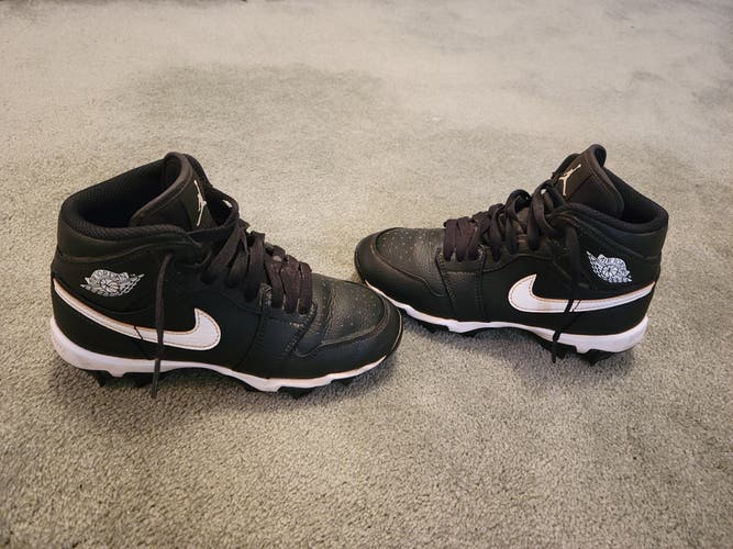 Black Kid's 2.5Y (Big Kids / Youth) Youth Air Jordan High Top Molded Cleats (Used)