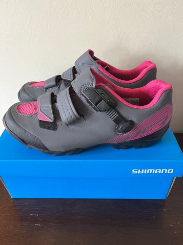 Women's Size 8.5 Shimano Bike Shoes Road Bike (Used)