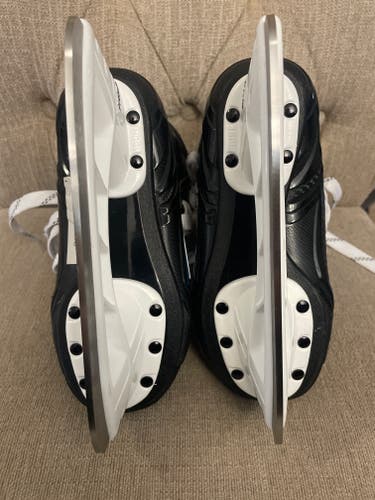 Black/Navy 2025 Bauer XLP Hockey Skates Regular Width 10 (Used)