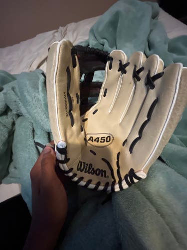 Wilson A450 RH Outfield Baseball Glove 12" (New)