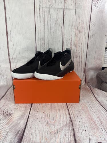 Nike Team Hustle D 10nBoys Basketball Sneaker Shoe Black Size 6Y CW6735-004