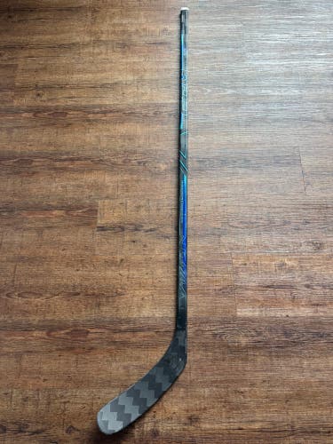 Junior CCM Vizion Right Handed Hockey Stick P29 40 Flex (Used)