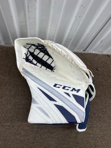 CCM E4.9 GOALIE GLOVE Regular