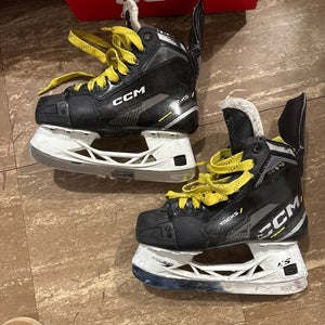 Black 2022 CCM Tacks AS-570 Hockey Skates Regular Width Size 2.5 (Used)