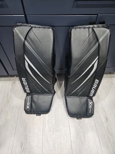 Medium Bauer Vapor X5 Pro Goalie Leg Pads (Used)