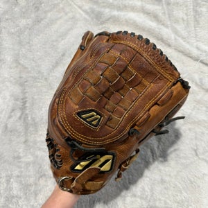 Brown Mizuno Classic RH Pitcher's Baseball Glove 11.5" (Used)