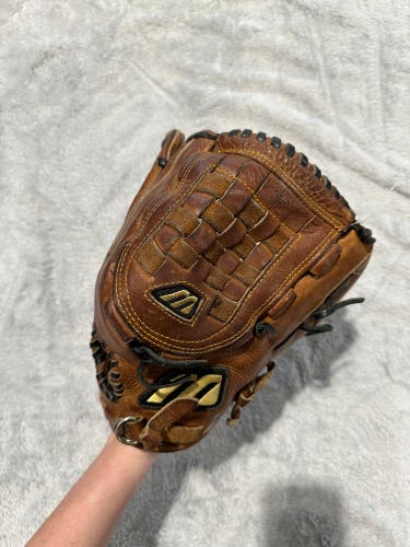Brown Mizuno Classic RH Pitcher's Baseball Glove 11.5" (Used)