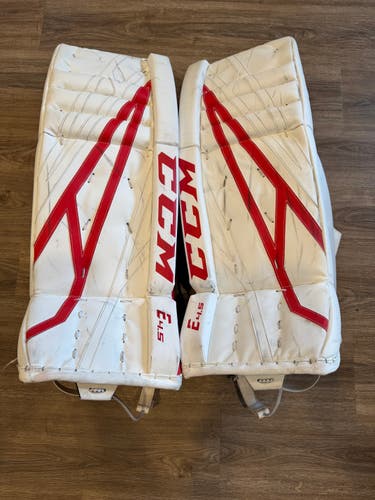 33” + 1 CCM Extreme Flex 4.5 Goalie Leg Pads