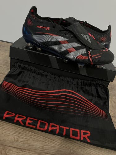Men's Size M 9.5 (W 10.5) Adidas predator ELite Cleats (New)