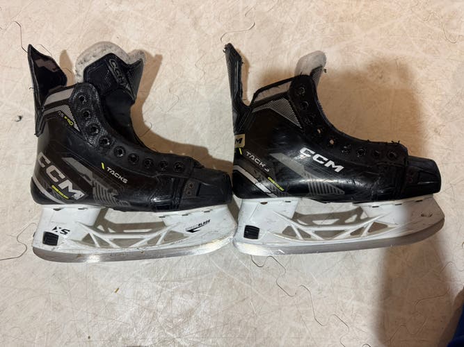 Black 2022 CCM Tacks AS580 Hockey Skates Regular Width Size 3 (Used)