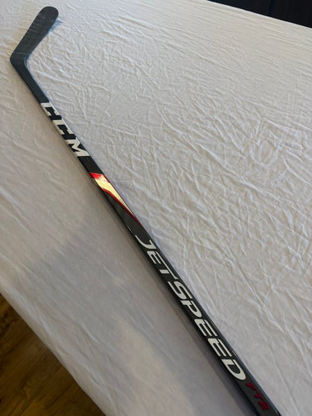 Senior CCM JetSpeed FT2 Right Hand Hockey Stick P29 75 Flex (Used - Excellent Condition)