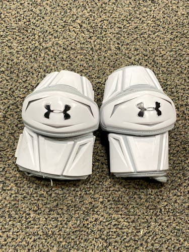 Used Medium Youth Under Armour Revenant Arm Pads