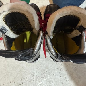 Black 2016 Bauer Supreme 1S Hockey Skates Regular Width Size 3 (Used)