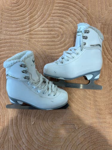 White Jackson Ultima Soft Skate Figure Skates | Junior 13 (Used)